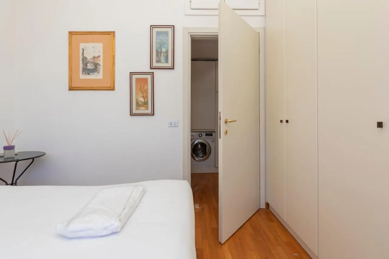 Comodo Appartamento Tra Brera E Porta Nuova Milano Italia