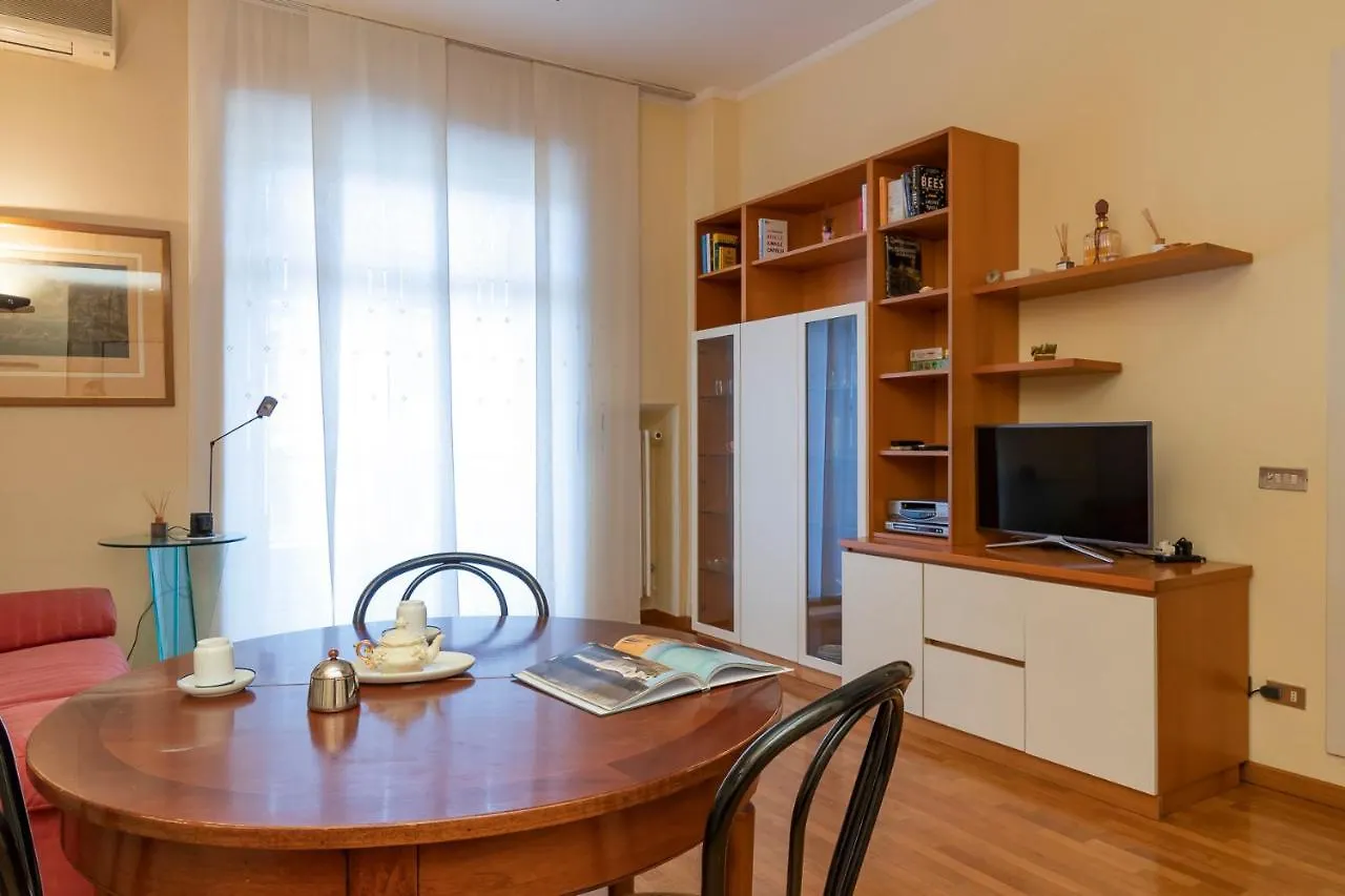 Comodo Appartamento Tra Brera E Porta Nuova Milano Italia