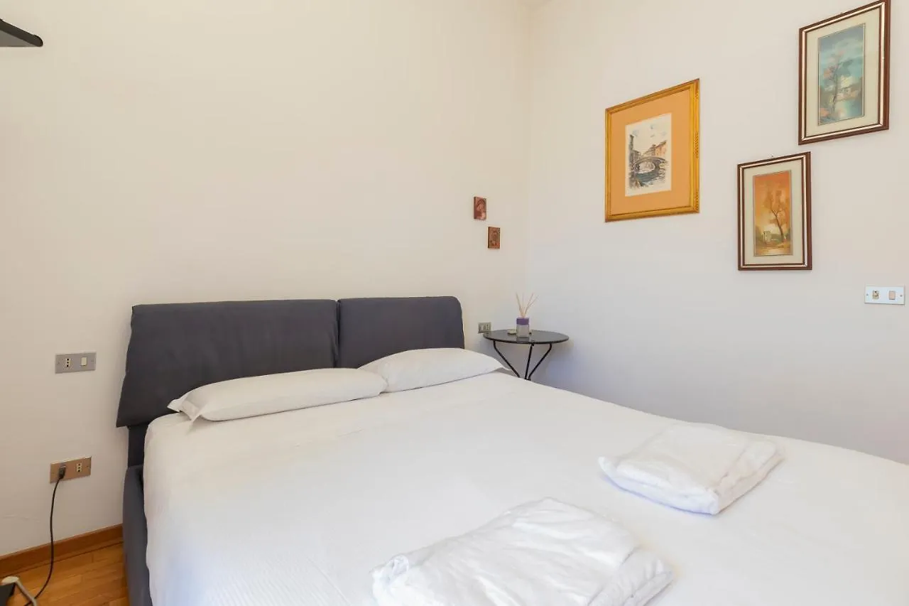 Contatti di Comodo Appartamento Tra Brera E Porta Nuova